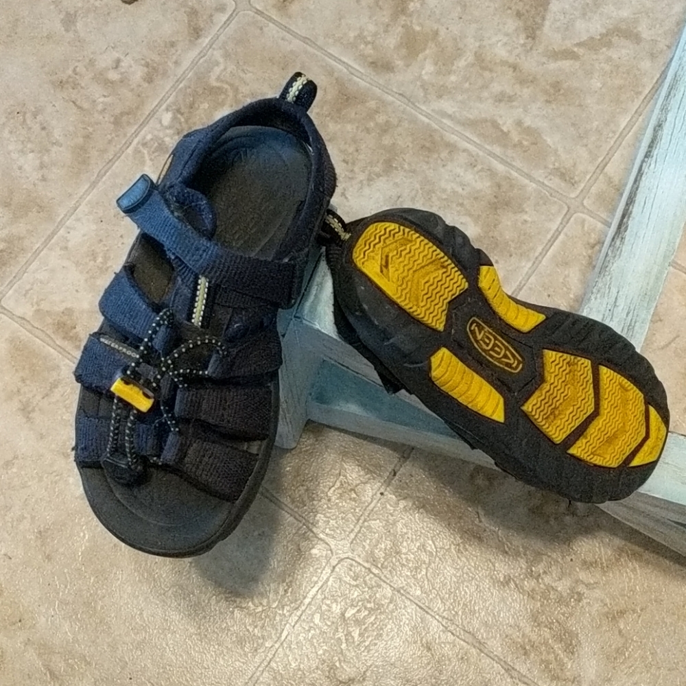 Kids Keen open toed sandals waterproof size 13